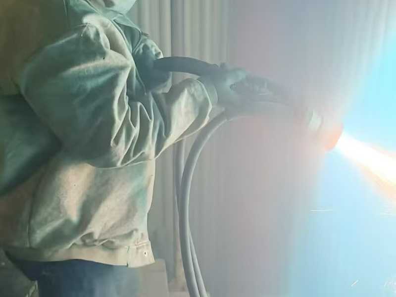 长青金属热喷涂公司对流化床锅炉喷涂进行中